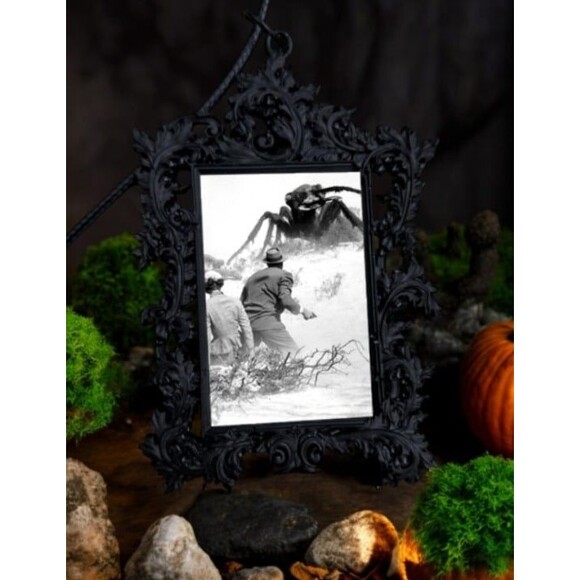 Them! Pendant - 1954 Horror Science Fiction Movie Necklace - Picture 1 of 2